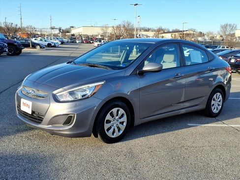 Used 2017 Hyundai Accent SE image 9