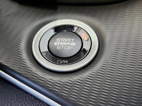 New 2025 Jeep Grand Cherokee Altitude image 12