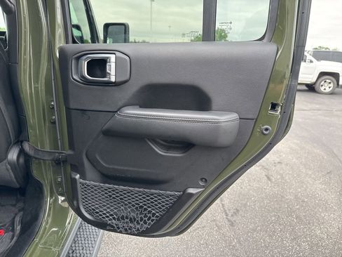 Used 2022 Jeep Wrangler Unlimited Sahara w/ Cold Weather Group AWD/4WD image 38