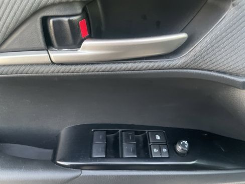 Used 2025 Toyota Camry SE image 16