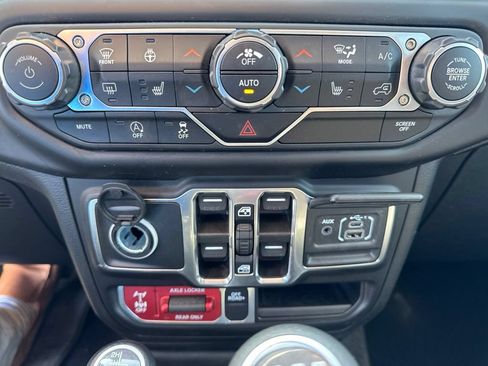 Used 2023 Jeep Gladiator Mojave w/ Cold Weather Group AWD/4WD image 18