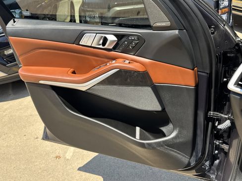 Used 2022 BMW X7 M50i w/ Dynamic Handling Package image 24