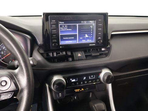 Used 2022 Toyota RAV4 LE image 5