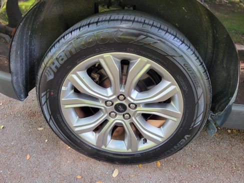 Used 2024 Ford Edge Titanium image 14