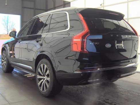 Used 2024 Volvo XC90 B5 Core w/ Climate Package image 4
