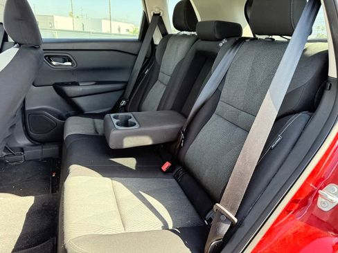 Used 2024 Nissan Rogue SV FWD image 4