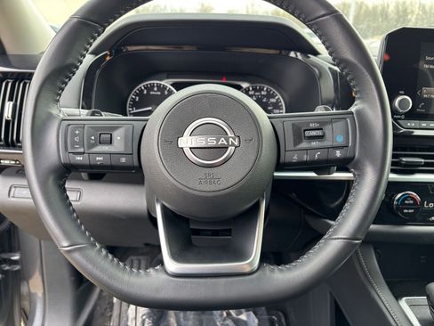 Used 2025 Nissan Pathfinder SV FWD image 30
