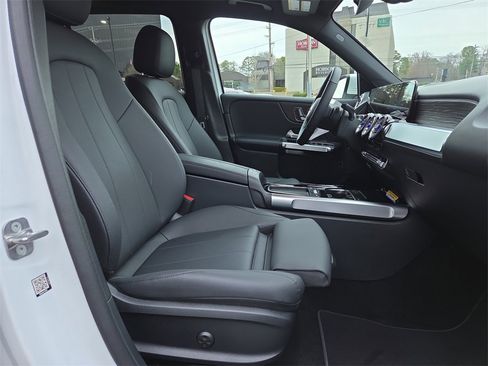 Used 2026 Mercedes-Benz GLB 250 4MATIC image 16