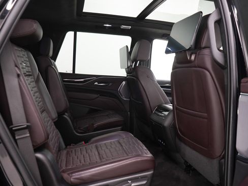 Used 2022 Cadillac Escalade Sport Platinum w/ Heavy-Duty Trailer Package AWD/4WD image 14