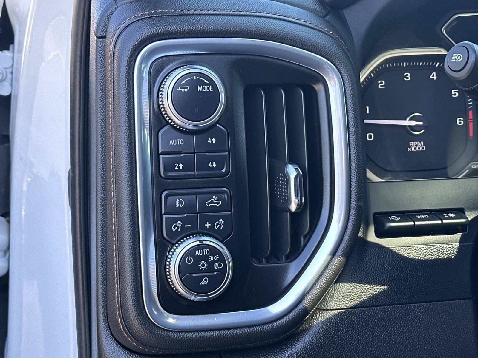 Used 2022 GMC Sierra 2500 AT4 w/ AT4 Preferred Package AWD/4WD image 20