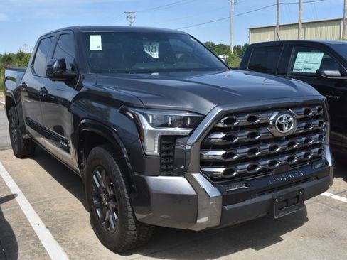 Used 2024 Toyota Tundra Platinum AWD/4WD image 3
