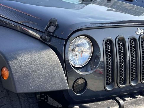 Used 2018 Jeep Wrangler Unlimited Sport S AWD/4WD image 9