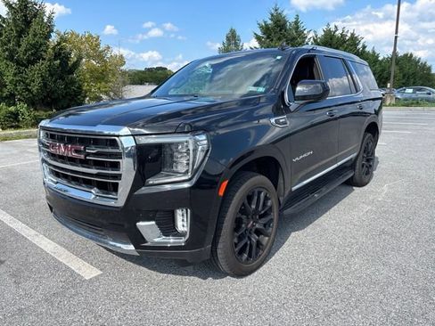 Used 2023 GMC Yukon SLT AWD/4WD image 1