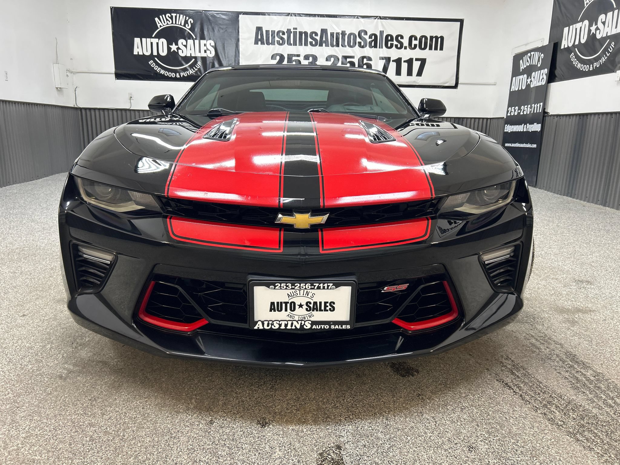 Used 2018 Chevrolet Camaro SS RWD image 2