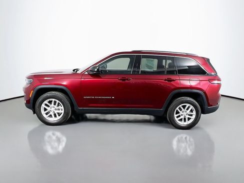 Used 2024 Jeep Grand Cherokee Laredo X AWD/4WD image 4