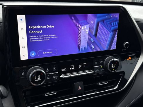 Used 2023 Toyota Highlander XLE FWD image 25
