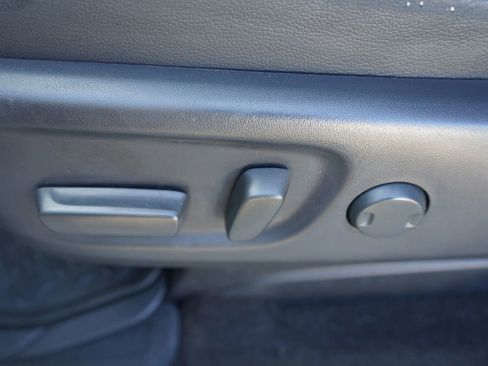 Used 2014 Toyota Sienna SE FWD image 15
