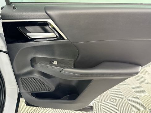 Used 2023 Mitsubishi Outlander SE image 27