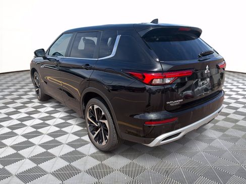 Used 2025 Mitsubishi Outlander SE AWD/4WD image 3