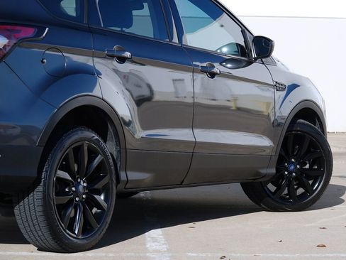 Used 2017 Ford Escape SE w/ SE Sport Appearance Package image 33