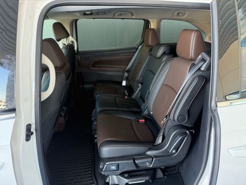 Used 2025 Honda Odyssey Elite image 17