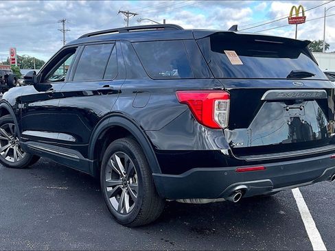 Used 2023 Ford Explorer XLT w/ Equipment Group 202A AWD/4WD image 6