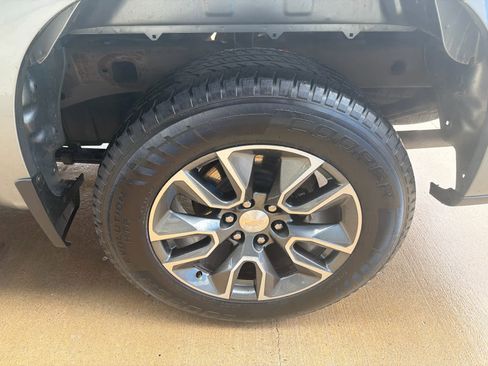 Used 2023 Chevrolet Silverado 1500 LT w/ Z71 Off-Road Package AWD/4WD image 12