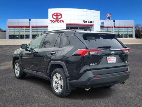 Used 2021 Toyota RAV4 XLE w/ Convenience Package image 3