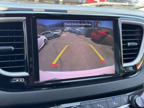 Used 2021 Chrysler Pacifica Touring-L FWD image 32