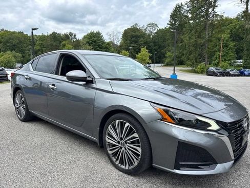 Used 2023 Nissan Altima 2.5 SL FWD image 11