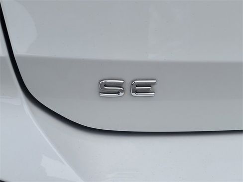 Certified 2025 Volkswagen Taos SE w/ Panoramic Sunroof Package image 7