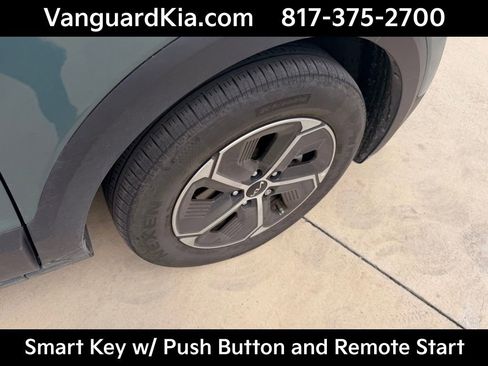 Certified 2024 Kia Niro EX image 11
