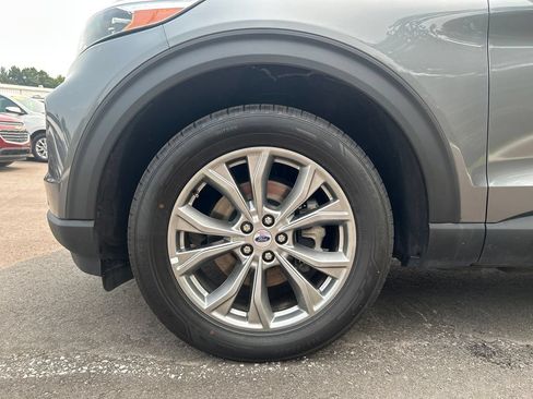Used 2023 Ford Explorer Limited w/ Equipment Group 301A AWD/4WD image 9