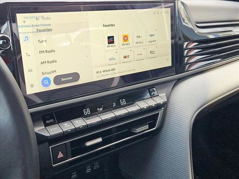 Used 2025 Toyota Camry SE image 14