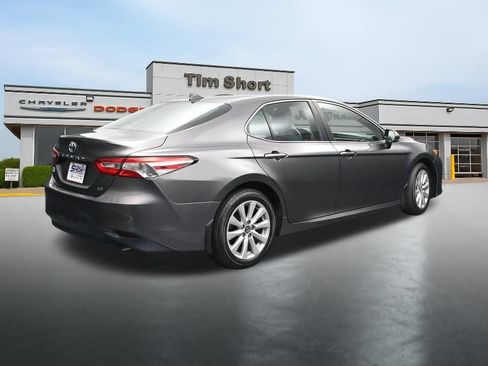 Used 2020 Toyota Camry LE FWD image 5