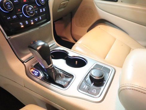 Used 2020 Jeep Grand Cherokee Limited AWD/4WD image 19
