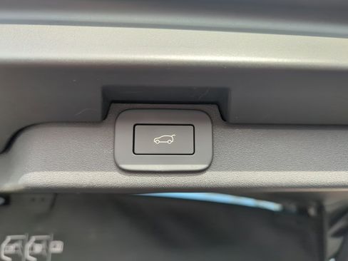 Certified 2024 Land Rover Discovery Dynamic SE image 35