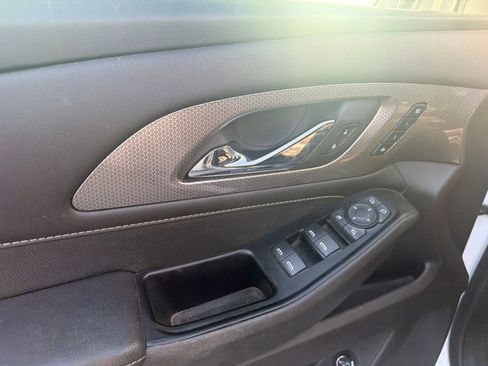 Used 2023 Chevrolet Traverse Premier w/ Redline Edition FWD image 13