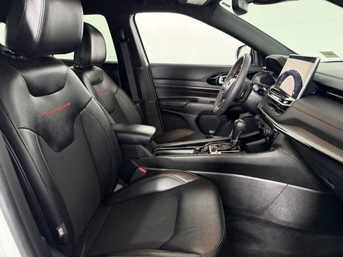 Certified 2025 Jeep Compass Trailhawk AWD/4WD image 30