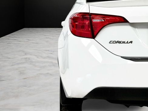 Used 2018 Toyota Corolla SE FWD image 31