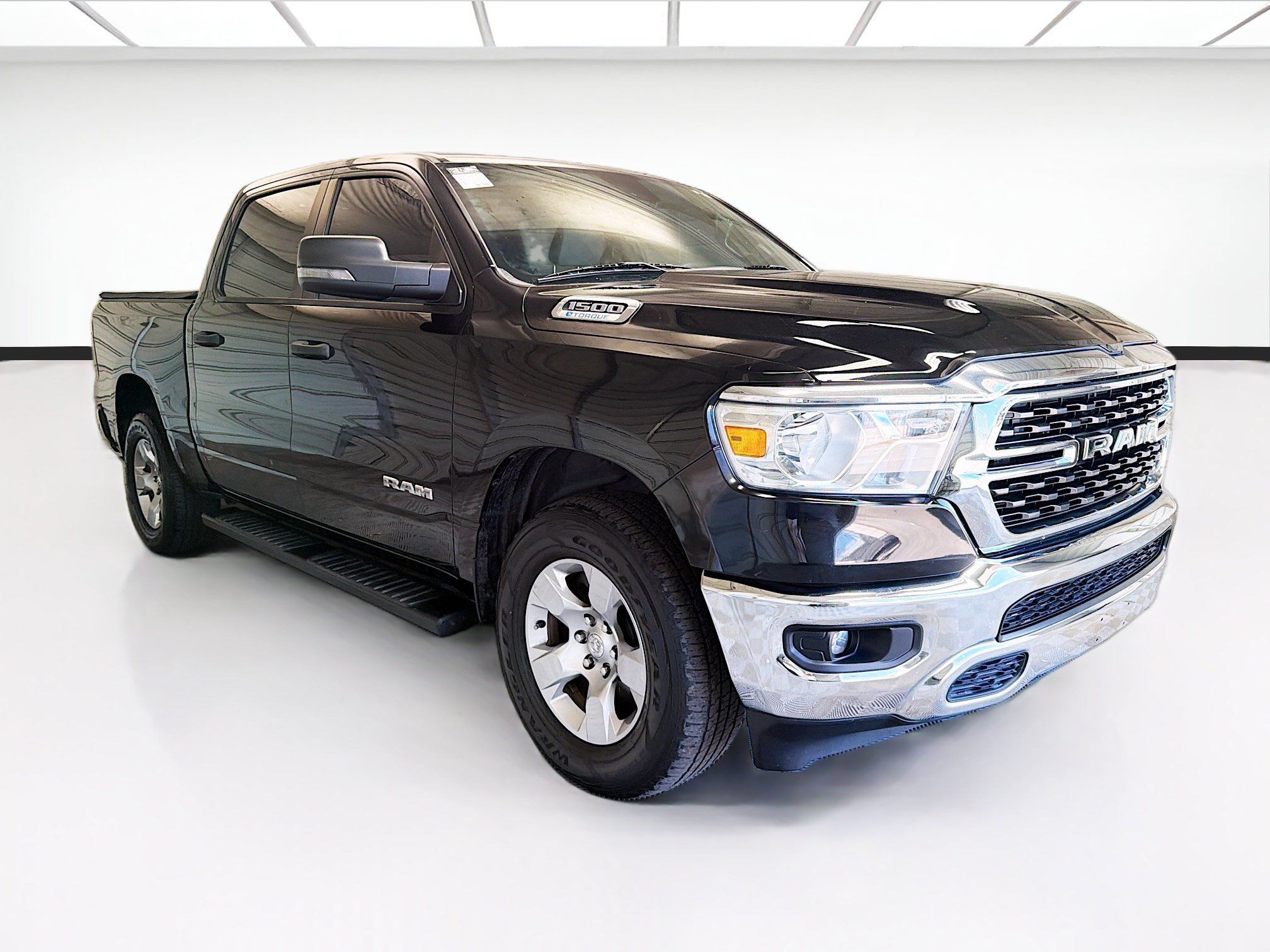 Used 2023 RAM 1500 Big Horn AWD/4WD image 3