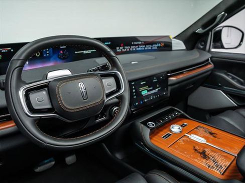 New 2026 Lincoln Navigator L Black Label AWD/4WD image 17