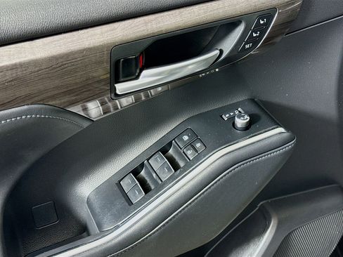 Used 2023 Toyota Highlander Platinum AWD/4WD image 19