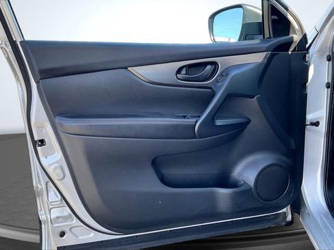 Used 2021 Nissan Rogue Sport S image 23