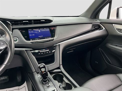 Used 2023 Cadillac XT6 Luxury image 24