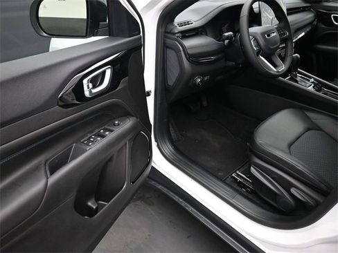 New 2026 Jeep Compass Latitude image 13