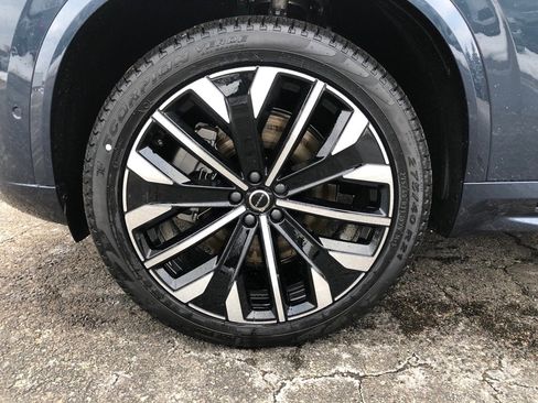 New 2026 Volvo XC90 T8 Plus w/ Protection Package Premier AWD/4WD image 9