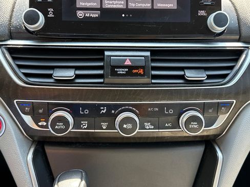 Used 2018 Honda Accord Touring image 24