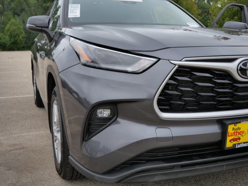 Certified 2025 Toyota Highlander LE AWD/4WD image 17