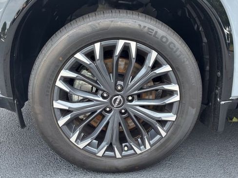 Used 2025 Nissan Rogue Platinum w/ Tech Package FWD image 2
